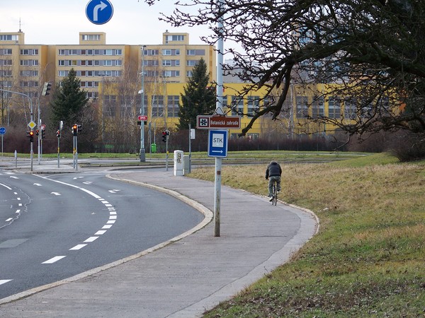 The photo for Vyřešené: Legalizace průjezdu - severní chodník Čimická.